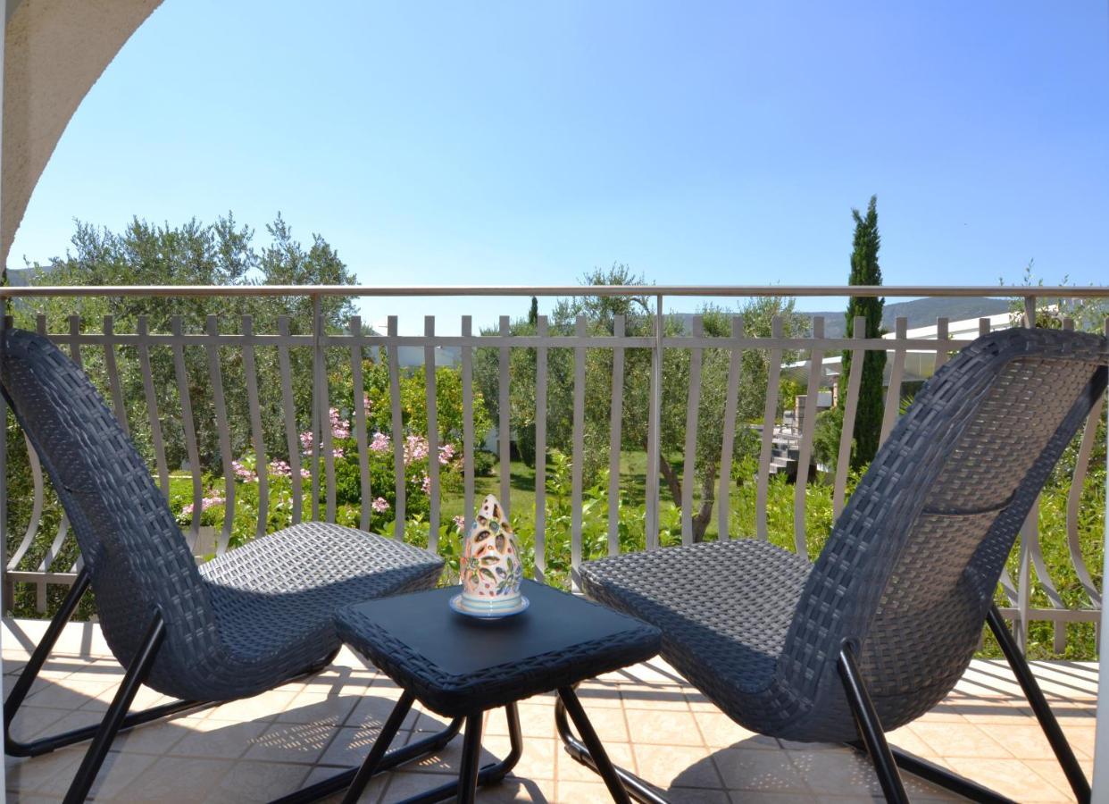 Hotel Residence Torre Del Porto Mattinata Eksteriør bilde