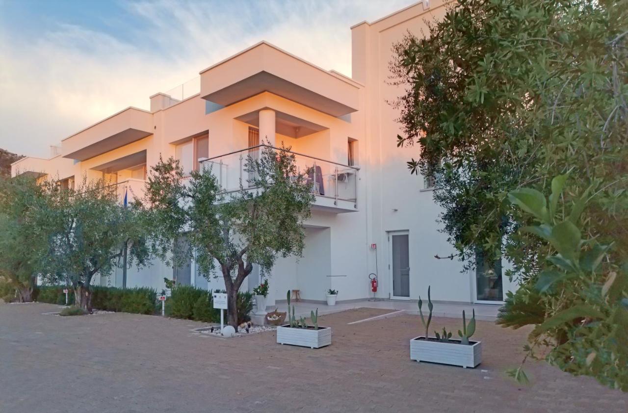 Hotel Residence Torre Del Porto Mattinata Eksteriør bilde