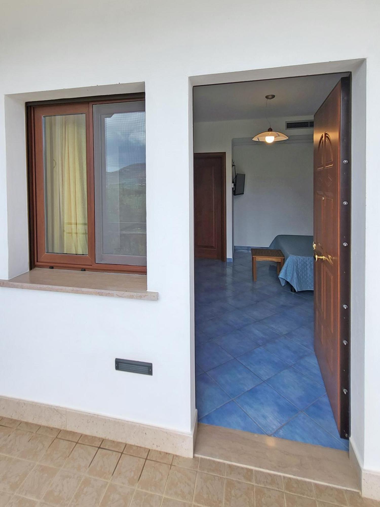 Hotel Residence Torre Del Porto Mattinata Eksteriør bilde
