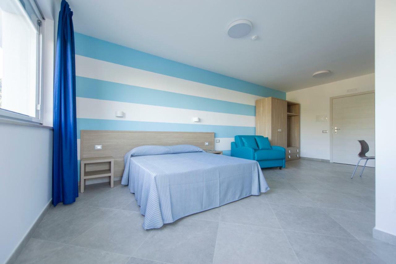 Hotel Residence Torre Del Porto Mattinata Eksteriør bilde