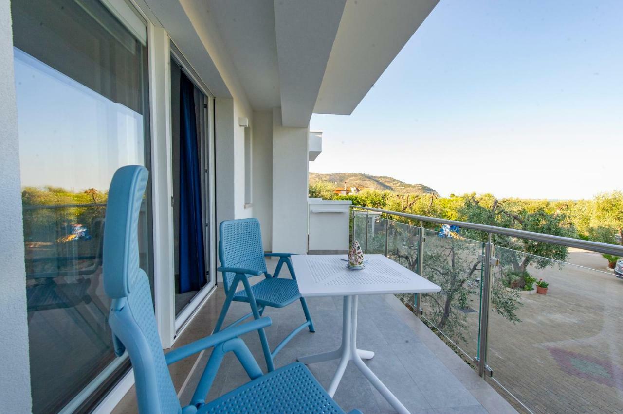 Hotel Residence Torre Del Porto Mattinata Eksteriør bilde